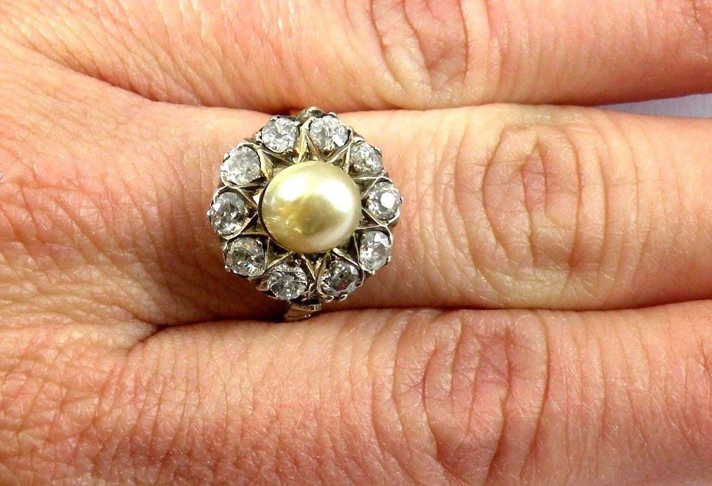 Antique Victorian Ring in 18k Gold with Sea Pearl & Diamonds 1.30 Ctw