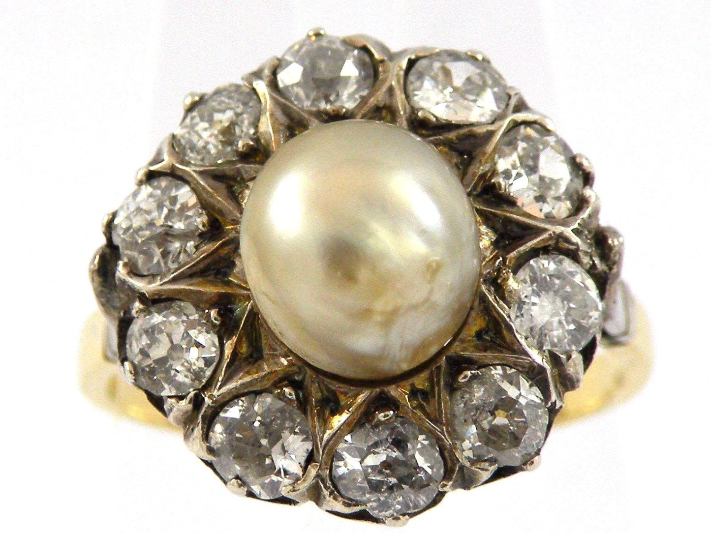 Antique Victorian Ring in 18k Gold with Sea Pearl & Diamonds 1.30 Ctw