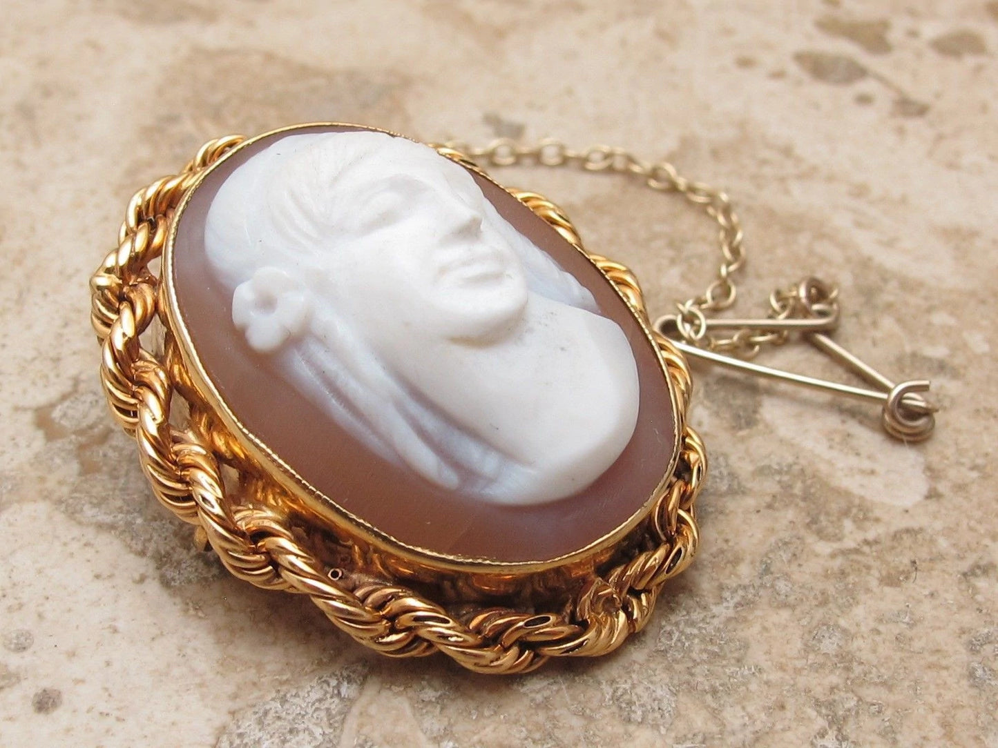 Vintage 9ct 9k 375 Gold & Hand carved Shell Cameo Brooch 6.7g