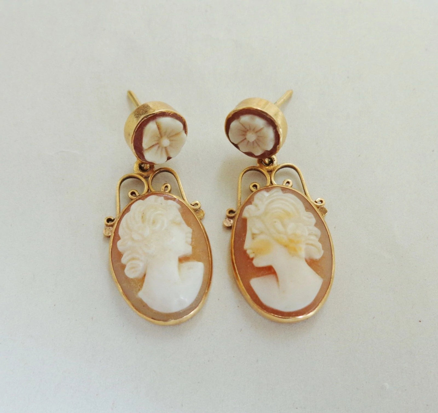 Antique Victorian 14k Solid Yellow Gold Pierced Dangle Cameo Earrings 4.35gms