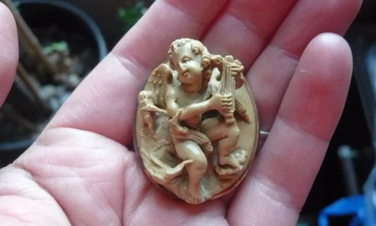 Superb Victorian High Relief Carved Lava Cameo of Cherub and 9 Carat Gold Brooch