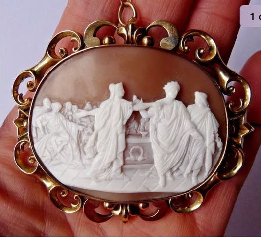 Victorian carved shell Cameo Large 14 Carat Gold mount Museum quality