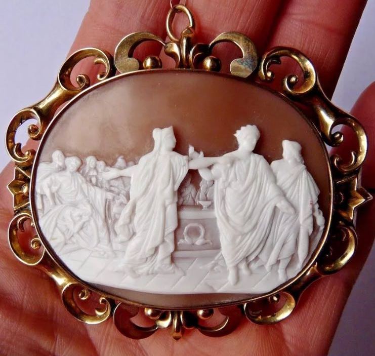 Victorian carved shell Cameo Large 14 Carat Gold mount Museum quality