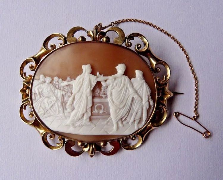 Victorian carved shell Cameo Large 14 Carat Gold mount Museum quality