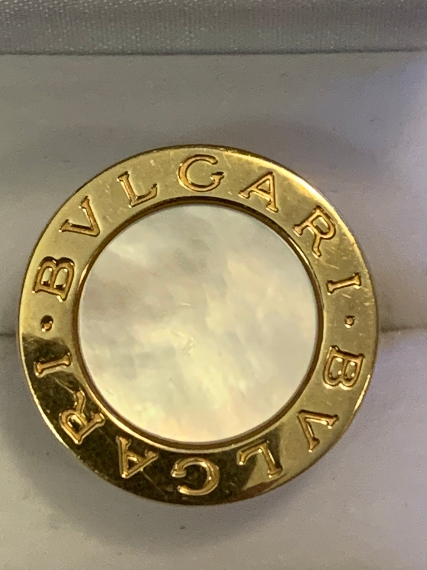 Bvlgari Signature Mother of Pearl 18K Yellow Gold Split Shank Ring