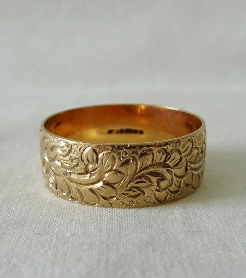 1986 Vintage 9ct Solid Gold Thick Fancy Wedding Ring Band