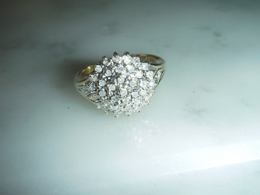 Beautiful 9CT Gold Diamond Cluster Ring