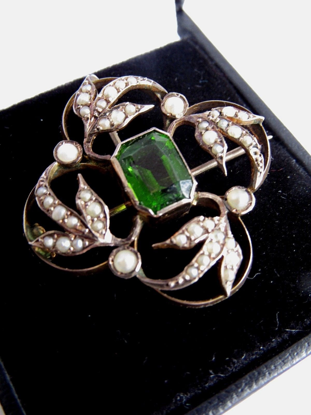 Regency brooch/pendant, 15 carat Gold & Pearl circa 1820 Green Stone