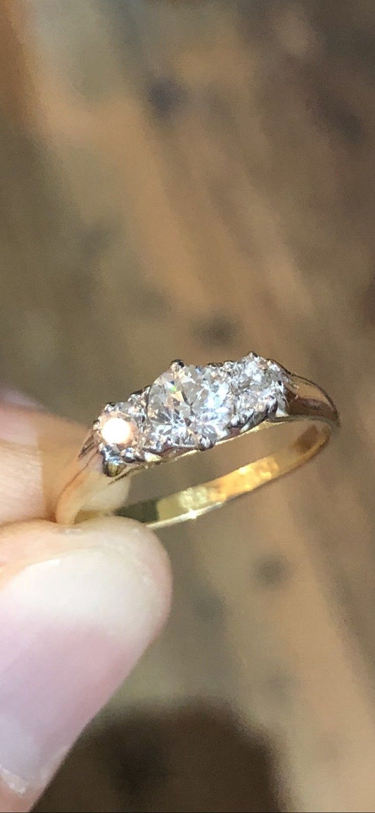 Antique Diamond Ring in 18CT Yellow Gold