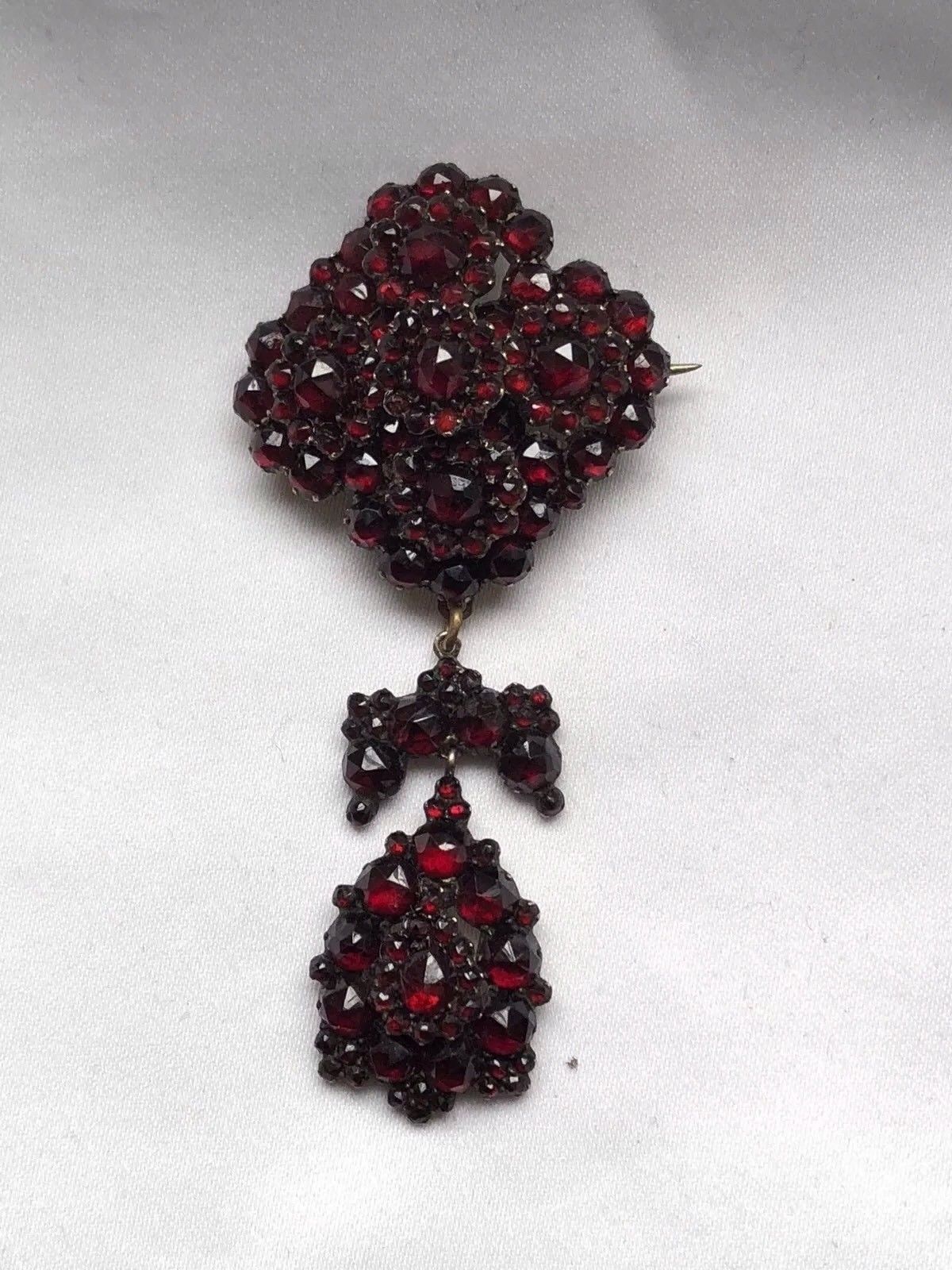 Stunning Rose Cut Grand Garnet Gold Brooch