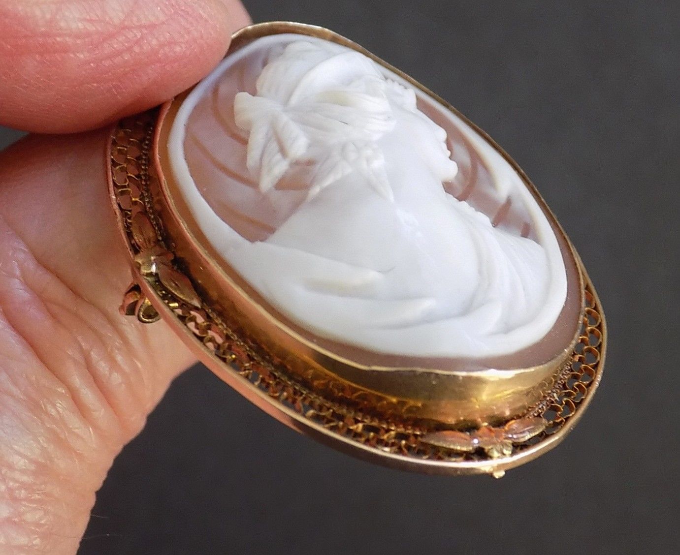 Antique 10k Cameo Gold Brooch 9.05g