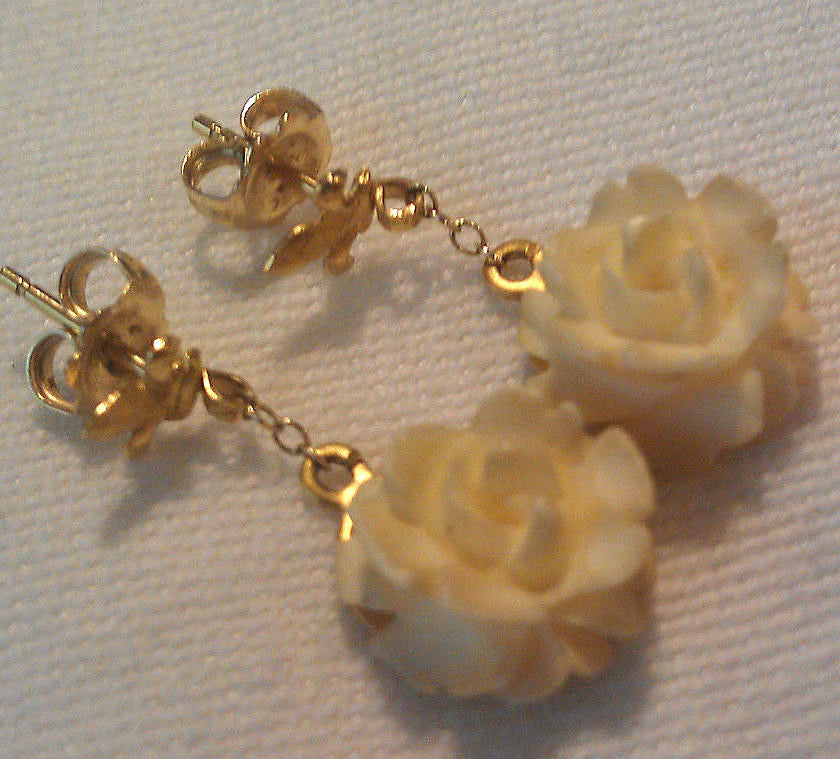 Vintage 14k Yellow Gold Carved Rose Flower Earrings