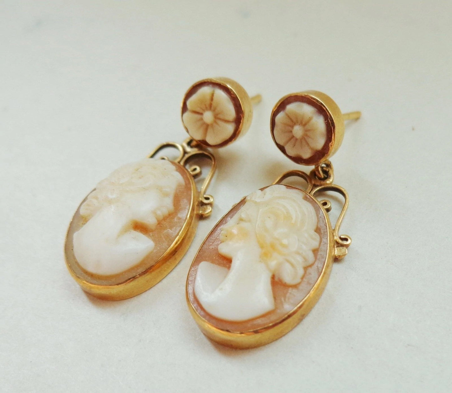 Antique Victorian 14k Solid Yellow Gold Pierced Dangle Cameo Earrings 4.35gms