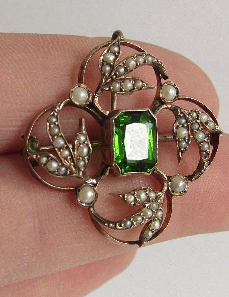 Regency brooch/pendant, 15 carat Gold & Pearl circa 1820 Green Stone