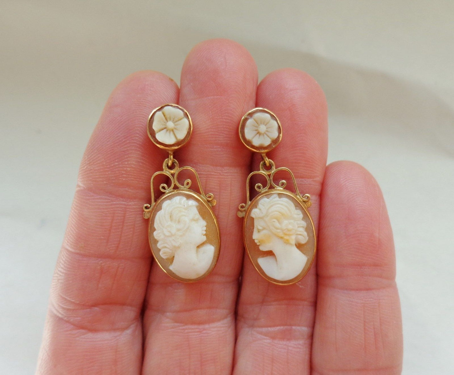 Antique Victorian 14k Solid Yellow Gold Pierced Dangle Cameo Earrings 4.35gms