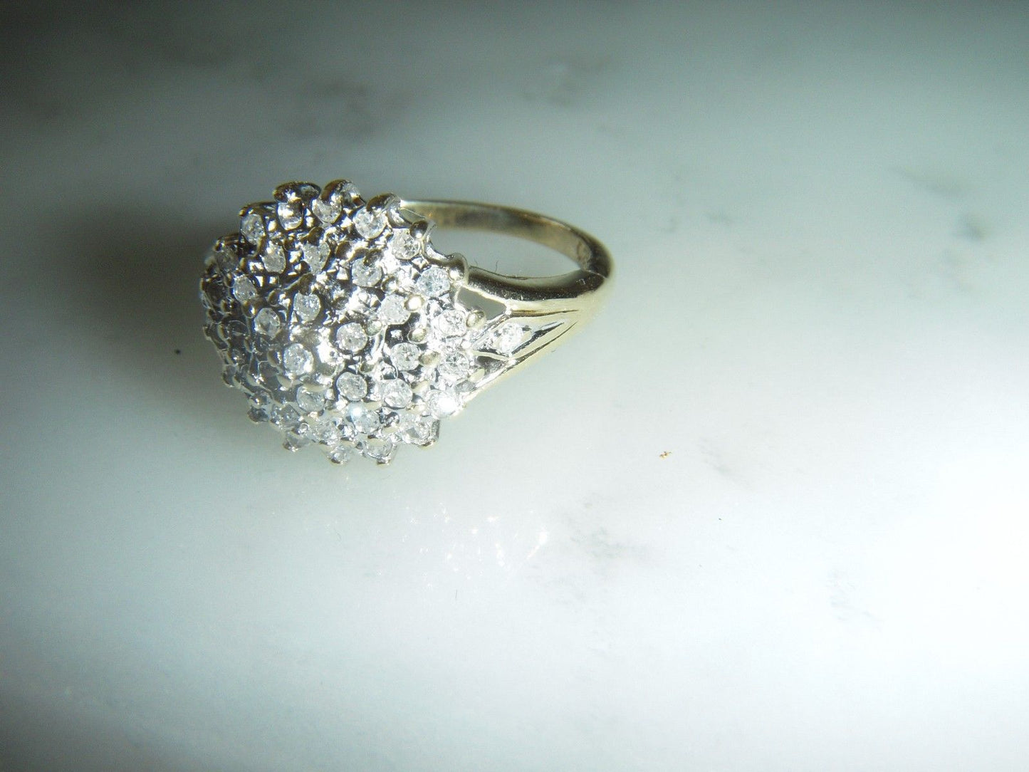 Beautiful 9CT Gold Diamond Cluster Ring