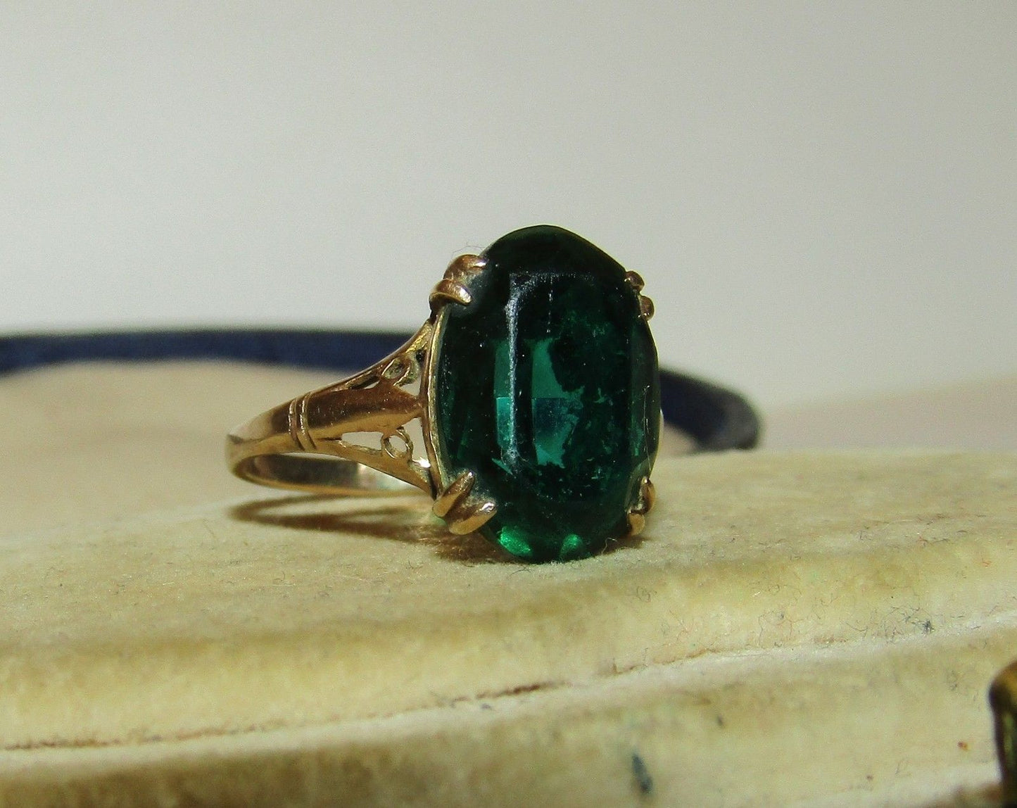 Victorian 9CT Gold Ring with Fine Green Tourmaline Gem 5.25 Carat