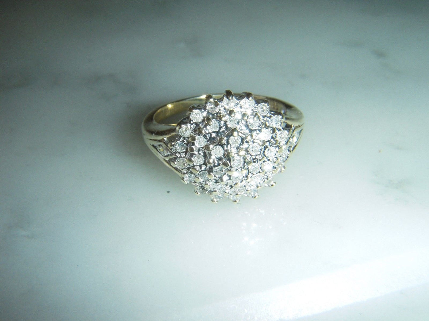 Beautiful 9CT Gold Diamond Cluster Ring