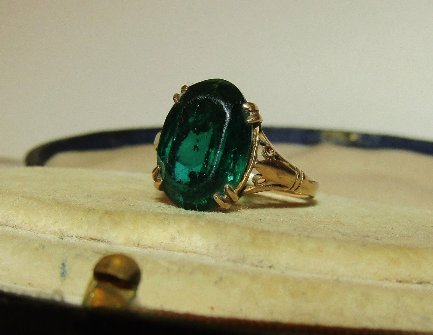 Victorian 9CT Gold Ring with Fine Green Tourmaline Gem 5.25 Carat