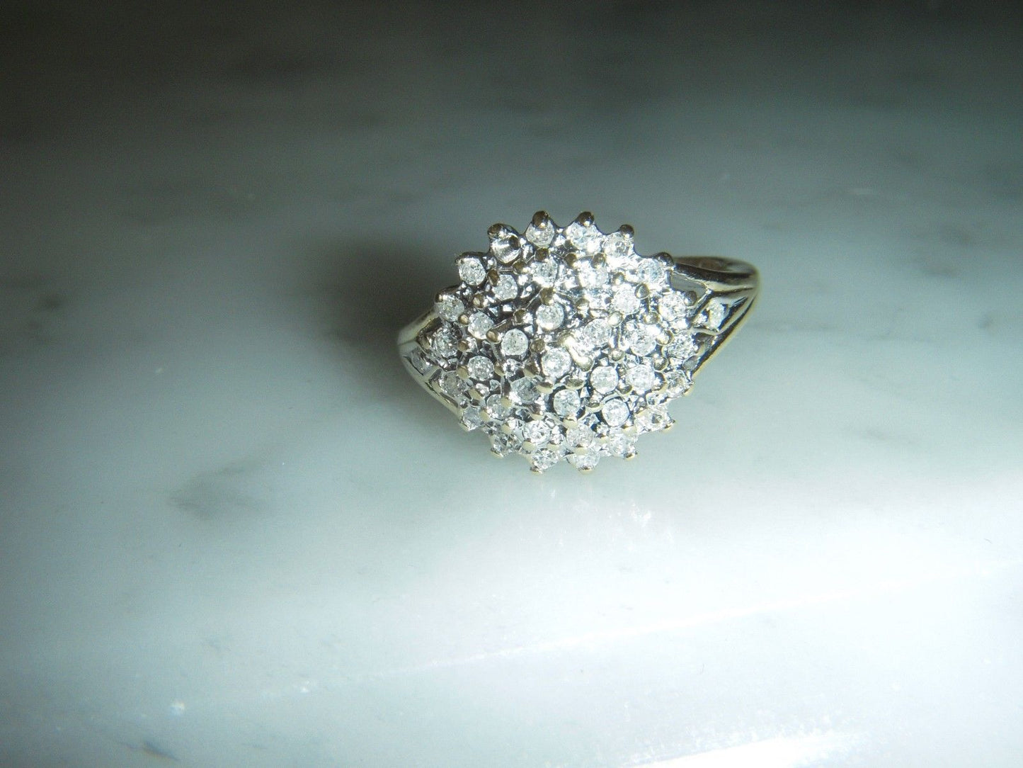 Beautiful 9CT Gold Diamond Cluster Ring