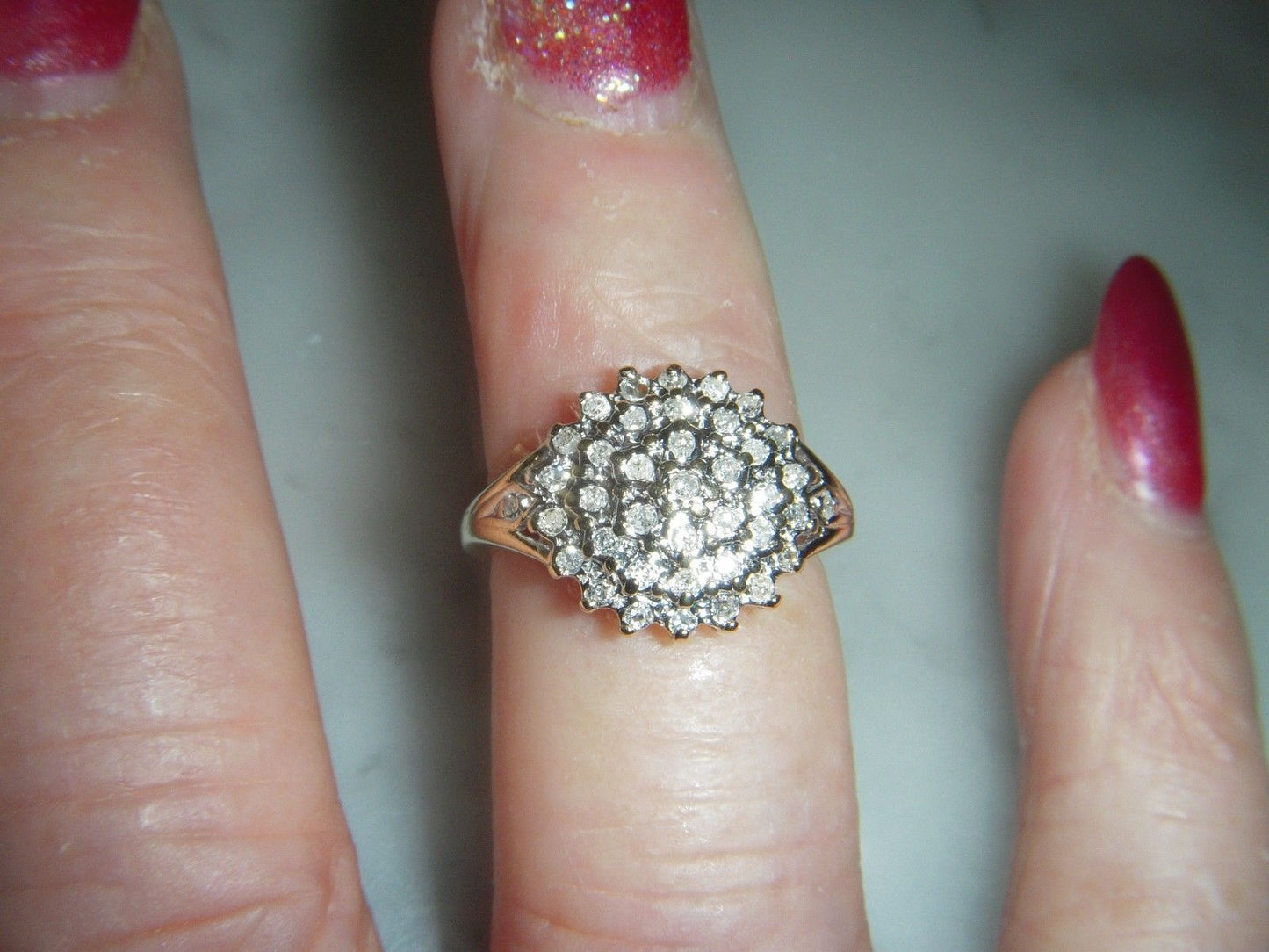 Beautiful 9CT Gold Diamond Cluster Ring