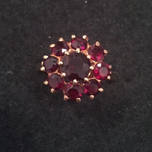 Vintage Large 18K 750 Garnet Cluster Ring 2.8 Grams t/W Size 7