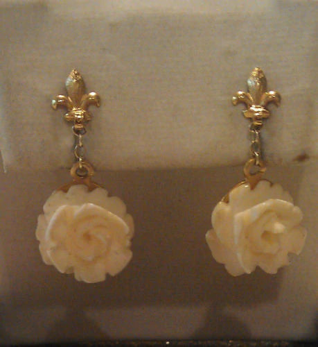 Vintage 14k Yellow Gold Carved Rose Flower Earrings